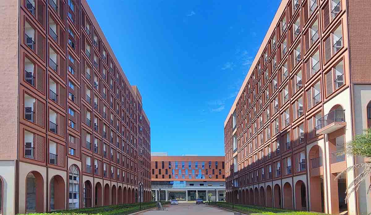 海南東方新絲路職業(yè)學院 早安青春