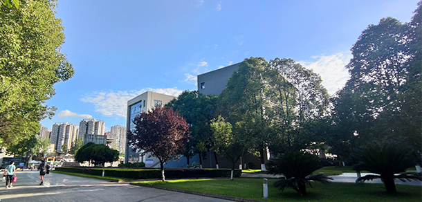 四川華新現(xiàn)代職業(yè)學院 - 最美大學