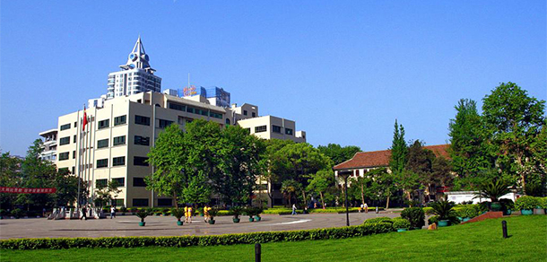 貴州醫(yī)科大學 - 最美大學