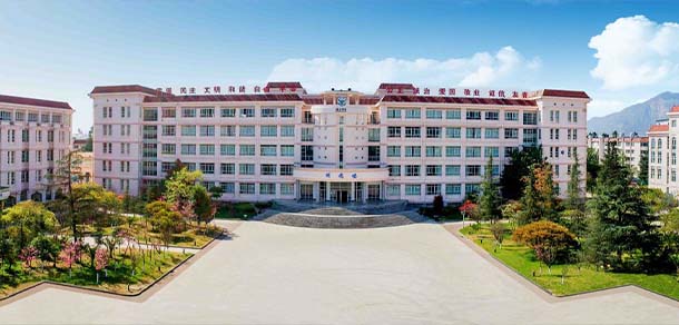 云南大學滇池學院 - 最美院校