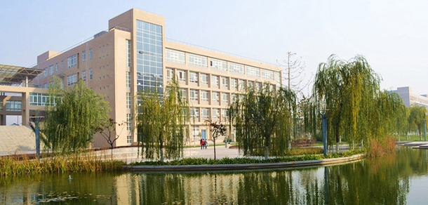 咸陽職業(yè)技術(shù)學(xué)院 - 最美大學(xué)