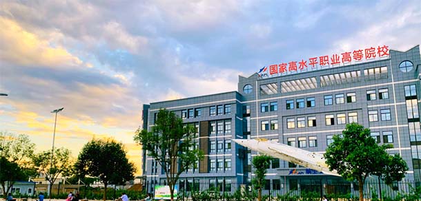 西安航空職業(yè)技術學院 - 最美院校